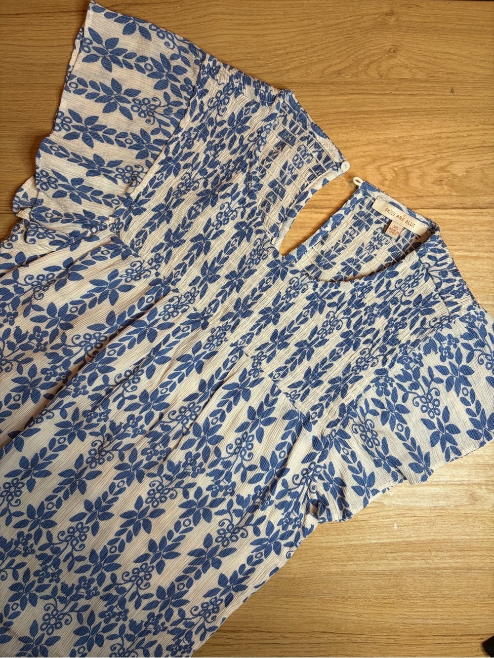 Skies Are Blue Blue & White Floral Blouse XS Rayon Pleated